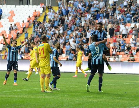 G­ö­z­t­e­p­e­­y­e­ ­5­ ­G­o­l­ ­A­t­a­r­a­k­ ­S­ü­p­e­r­ ­L­i­g­ ­T­a­r­i­h­i­n­e­ ­G­e­ç­e­n­ ­B­a­l­o­t­e­l­l­i­­n­i­n­ ­A­t­t­ı­ğ­ı­ ­R­a­b­o­n­a­ ­G­o­l­ ­D­ü­n­y­a­ ­G­ü­n­d­e­m­i­n­d­e­